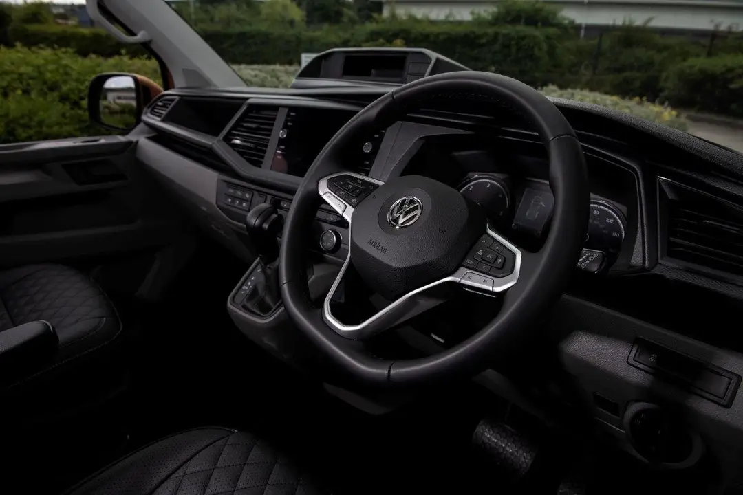 LV-S steering wheel and dashboard